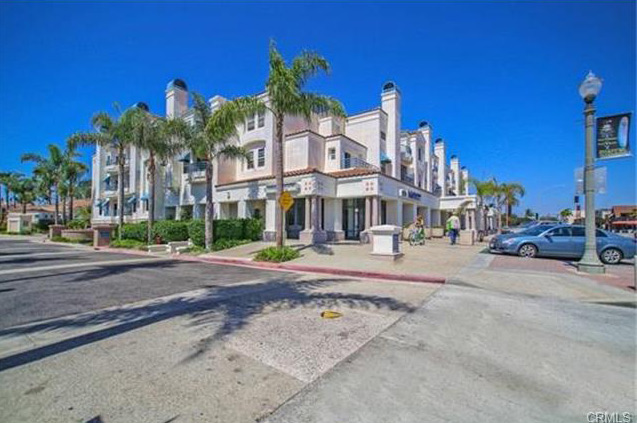 Townsquare Condos For Sale In Huntington Beach, California